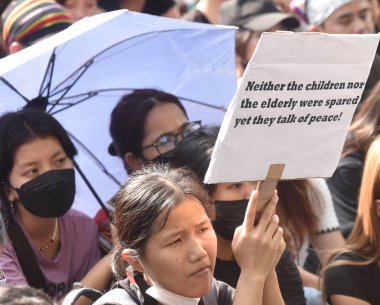 NEW DELHI, INDIA - 31 Mayıs: Manipuri Kuki-Zo kadınları 31 Mayıs 2023 tarihinde Yeni Delhi, Hindistan 'da Jantar Mantar' da bir gösteri düzenliyorlar. Meitei ve Kuki-Zomi halkı arasında devam eden çatışmalarda Manipur 'da yeni şiddet olayları yaşandı