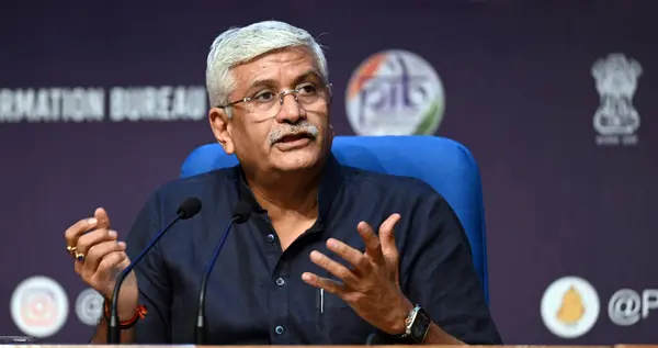 stock image NEW DELHI, INDIA - AUGUST 8:  union Minister of Culture and Tourism, Gajendra Singh Shekhawat addressing a Curtain Raiser Press Conference on Har Ghar Tiranga Campaign at National Media Centre   on August 8, 2024 in New Delhi, India.  