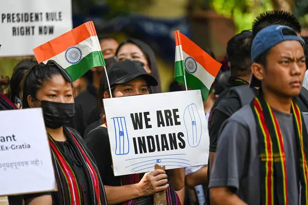 NEW DELHI, INDIA - 31 Mayıs 2023 'te Yeni Delhi, Hindistan' da devam eden Jantar Mantar 'daki Kabile Dayanışması protestosuna Manipur kabilesi de katıldı.. 