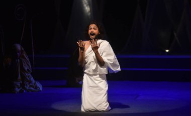 NEW DELHI, INDIA APRIL 26: Ulusal Drama Okulu, yönetmen Ram Gopal Bajaj, yönetmen Rajesh Singh, çevirmen Shabbir Irshad Usmani ve çevirmen NSD konferans salonunda 26 Nisan 2023 'te sanatçılar sahne aldı. 