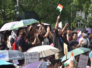 NEW DELHI, INDIA - 31 Mayıs: Manipuri Kuki-Zo kadınları 31 Mayıs 2023 tarihinde Yeni Delhi, Hindistan 'da Jantar Mantar' da bir gösteri düzenliyorlar. Meitei ve Kuki-Zomi halkı arasında devam eden çatışmalarda Manipur 'da yeni şiddet olayları yaşandı