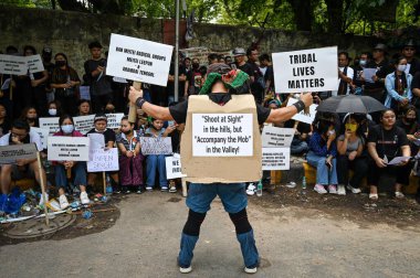 NEW DELHI, INDIA - 31 Mayıs 2023 'te Yeni Delhi, Hindistan' da devam eden Jantar Mantar 'daki Kabile Dayanışması protestosuna Manipur kabilesi de katıldı.. 