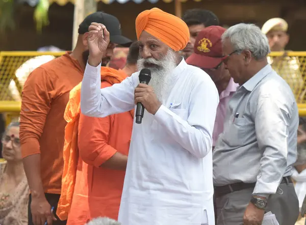 stock image NEW DELHI, INDIA  MAY 5, 2023: Farmer leader Gurnam Singh Chaduni with others during the protest against the Wrestling Federation of India president Brij Bhushan Sharan at Jantar Mantar, on May 5, 2023 in New Delhi, India.