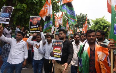 NEW DELHI, INDIA - 20 Temmuz 2023 'te Hindistan' ın Yeni Delhi şehrinde Merkez Hükümeti 'ni protesto eden Hint Gençlik Kongresi eylemcisi, ülke genelinde artan enflasyon ve işsizliği protesto etti.. 