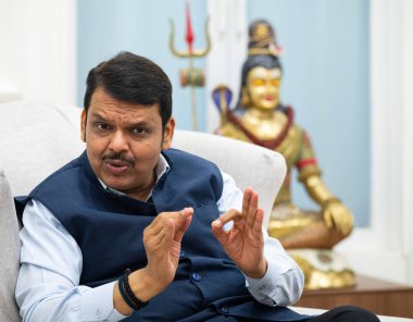 MUMBAI, INDIA JUNE 29 Haziran: Maharashtra Milletvekili CM Devendra Fadnavis, Sagar Bunglow 'da 29 Haziran 2023 tarihinde Hindistan' ın Mumbai kentinde verdiği röportajda.