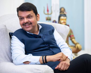 MUMBAI, INDIA JUNE 29 Haziran: Maharashtra Milletvekili CM Devendra Fadnavis, Sagar Bunglow 'da 29 Haziran 2023 tarihinde Hindistan' ın Mumbai kentinde verdiği röportajda.