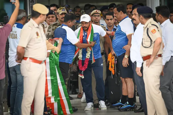 NEW DELHI INDIA SEPTEMBER 18 Eylül 2024 Kongre Başkanı Mallikarjun Kharge tarafından 18 Eylül 2024 tarihinde Yeni Delhi Hindistan 'da KC Venugopal ve Bhupinder Singh Hooda' nın huzurunda serbest bırakıldı. Fotoğraf: Sonu Mehta Hindistan Times