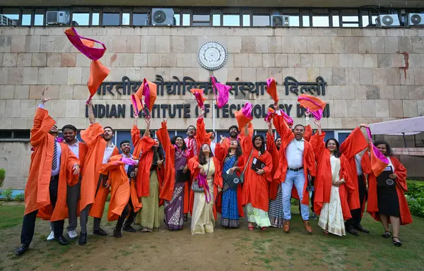 NEW DELHI INDIA SEPTEMBER 18 Eylül 2024 Kongre Başkanı Mallikarjun Kharge tarafından 18 Eylül 2024 tarihinde Yeni Delhi Hindistan 'da KC Venugopal ve Bhupinder Singh Hooda' nın huzurunda serbest bırakıldı. Fotoğraf: Sonu Mehta Hindistan Times