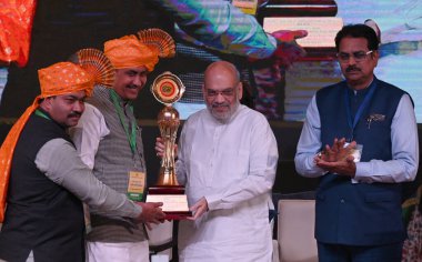 NEW DELHI INDIA SEPTEMBER 18 Eylül 2024 Kongre Başkanı Mallikarjun Kharge tarafından 18 Eylül 2024 tarihinde Yeni Delhi Hindistan 'da KC Venugopal ve Bhupinder Singh Hooda' nın huzurunda serbest bırakıldı. Fotoğraf: Sonu Mehta Hindistan Times