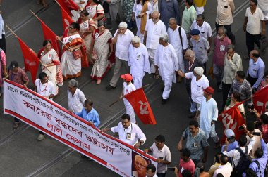 NEW DELHI INDIA SEPTEMBER 18 Eylül 2024 Kongre Başkanı Mallikarjun Kharge tarafından 18 Eylül 2024 tarihinde Yeni Delhi Hindistan 'da KC Venugopal ve Bhupinder Singh Hooda' nın huzurunda serbest bırakıldı. Fotoğraf: Sonu Mehta Hindistan Times