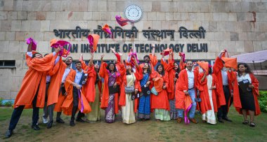 NEW DELHI, INDIA - 10 Ağustos 2024 'te Hindistan' ın Yeni Delhi kentinde Hindistan Teknoloji Enstitüsü (IIT Delhi) 55. Kongresi sırasında öğrenciler katılıyor. Hindistan Teknoloji Enstitüsü (IIT-D) 55 yıllık toplantısını gerçekleştirdi.