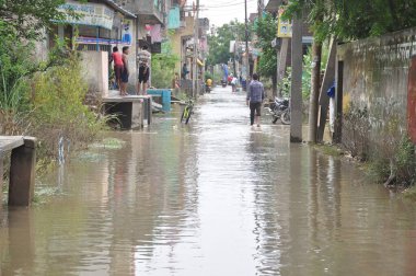 GHAZIABAD, INDIA - 18 Temmuz: 19 yaşında bir erkek, geçen hafta Alipur 'daki sel baskınının ardından Loni' nin Ram Park kolonisinde boğularak öldü.