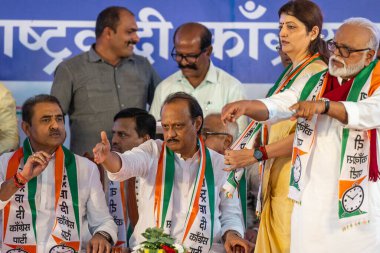 MUMBAI, INDIA - 5 Temmuz: Maharashtra Genel Başkan Yardımcısı Ajit Pawar ile Milliyetçi Kongre Partisi (NCP) liderleri Praful Patel, Chhagan Bhujbal, Sunil Tatkare ve diğerlerinin 5 Temmuz 2023 'te Mumbai' de gerçekleştirdikleri bir toplantıda