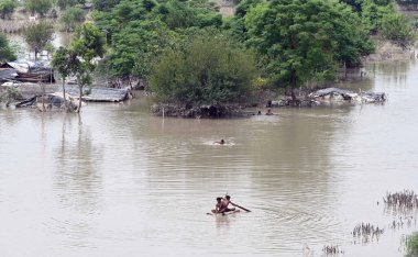 Yamuna Khadar 'ın sel suları çekildikten ve Mayur Vihar Faz-I yakınlarındaki durum iyileştikten sonra 16 Temmuz 2023' te Yeni Delhi, Hindistan 'da görülmesi. Nehrin su seviyesi Çarşamba gününden beri yükseliyor.