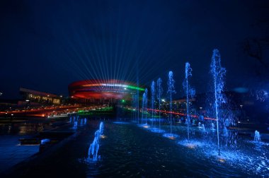 NEW DELHI, INDIA - 25 Temmuz 2023 'te Hindistan' ın Yeni Delhi kentinde yapılacak G20 liderleri toplantısına ev sahipliği yapacak olan Pragati Meydan 'daki yeniden geliştirilmiş ve aydınlatılmış ITPO kompleksi. Açılışı 26 Temmuz 'da Başbakan Narendra Modi' nin yapması bekleniyor.. 