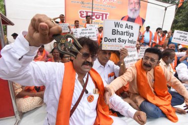 NEW DELHI, INDIA 22 Temmuz 2023: Birleşik Hindu Cephesi aktivistleri, Hindistan 'ın adını Bharat olarak değiştirmek için 22 Temmuz 2023 tarihinde Yeni Delhi, Hindistan' da bir gösteri düzenlediler.. 