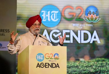 NEW DELHI, INDIA - 11 Temmuz: Hardeep Singh Puri, Sendika Bakanı, Petrol ve Doğal Gaz ve Konut ve Kentsel İlişkiler Bakanı SDGS Progess ve HT G20 Ajandasında Sangri-La Eros Janpath Janpath 'te Küresel Biyoyakıt İdari Konuşması sırasında