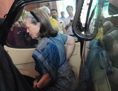 NEW DELHI INDIA 21 Temmuz 2023 Kongre Milletvekili Sonia Gandhi parlamento muson oturumu sırasında Meclis 'e geldi. Meclis oturumları Manipur' daki şiddet protestolarında boğulmaya devam etti.