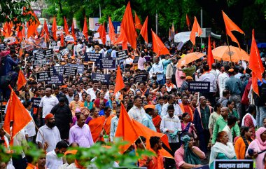 MUMBAI, INDIA JUNE 29 Haziran 2023 Shiv Sena (UBT) parti çalışanları, BMC ofisi yakınlarında Aditya Thackeray liderliğindeki bir Dhadak Morcha protestosu düzenledi. Fotoğraf: Anshuman Poyrekar Hindustan Times 