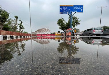 NEW DELHI, INDIA - 10 Temmuz 2023 tarihinde Yeni Delhi, Hindistan 'da üç gün süren muson yağmurlarının ardından, Pragati Meydan tüneli su yüzünden kapatıldı. Hindistan 'ın kuzeybatısının bazı bölgelerinde 40 yıllık şiddetli bir yağmur yağışı görüldü.