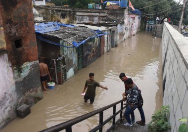 NEW DELHI INDIA 11 HAZİRAN 2023 Yamuna su seviyesi yüksekliğinden sonra Jamuna Ghat 'e bir su manzarası girdi Hindistan Meteoroloji Bölümü IMD Delhi' de bir turuncu uyarı yayınladı.