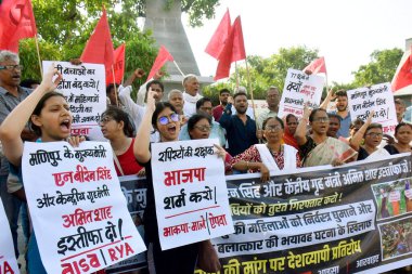 NEW DELHI INDIA HAZİRAN 28 HAZİRAN 2024 Dabri Gurugram karayolu Dwarka 'da 28 Haziran 2024 tarihinde Yeni Delhi Hindistan ulusal başkenti Delhi' de 88 yıldır en şiddetli yağmurunu aldı.