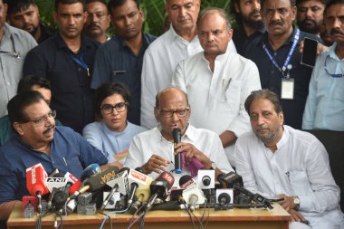 NEW DELHI, INDIA - 6 Temmuz 2023 'te Hindistan' ın Yeni Delhi kentinde yaptığı toplantı sonrasında parti genel başkanları ve genel sekreterleri ile birlikte basın mensuplarına seslendi. (Fotoğraf: Sonu Mehta / Hindustan Tim