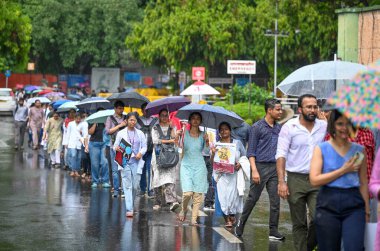 NEW DELHI, INDIA - 13 AĞUSTOS: ALIMS Delhi doktorları 13 Ağustos 2024 'te Yeni Delhi, Hindistan' da Kolkata Doktor Tecavüzü davasına karşı bir protesto düzenlediler. 