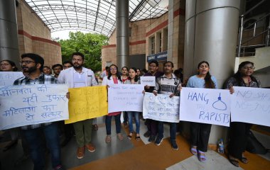 NEW DELHI, INDIA - 14 AĞUSTOS 2024: RML Hastanesi doktorları 14 Ağustos 2024 'te Yeni Delhi, Hindistan' da iddia edilen Kolkata Doktor Tecavüzü davasını protesto ettiler.