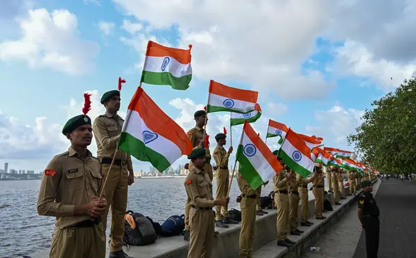 stock image MUMBAI, INDIA - AUGUST 14: 1000 NCC cadets form a human chain at Nariman Point to Marine drive in Mumbai holding the National flag to commemorate the spirit of Har Ghar Tiranga ahead of India's Independence Day celebrations on August 14, 2024 in Mumb