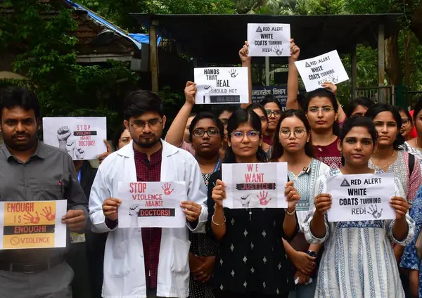 stock image MUMBAI, INDIA - AUGUST 14: Doctors and medical students, FAIMA (Federation of All India Medical Association) calls for a nationwide shutdown of OPD services from today, protest against the sexual assault and murder of a woman post-graduate trainee (P