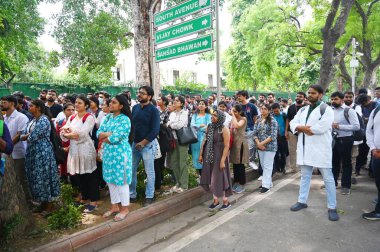 Doktorlar 19 Ağustos 2024 'te Hindistan' ın Yeni Delhi kentinde, Kolkatas RG Kar Hastanesi 'nde bir doktora öğrencisinin vahşice tecavüz edilip öldürülmesini protesto ettiler. (Fotoğraf: Vipin Kumar / Hindustan Times