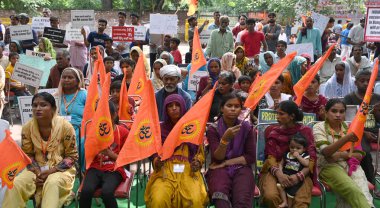 Hindu aktivistler (Hindu Samman Vakfı) 18 Ağustos 2024 tarihinde Hindistan 'ın Yeni Delhi kentinde Bangladeş' teki Jantar Mantar 'da zulüm gören Hindu azınlıklar için dayanışma eylemi düzenlediler. (Fotoğraf: Sonu Mehta / Hindustan Times
