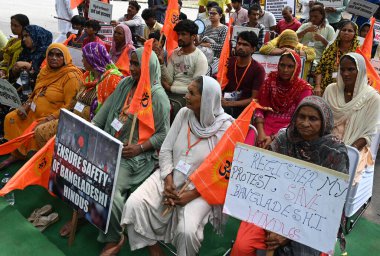 Hindu aktivistler (Hindu Samman Vakfı) 18 Ağustos 2024 tarihinde Hindistan 'ın Yeni Delhi kentinde Bangladeş' teki Jantar Mantar 'da zulüm gören Hindu azınlıklar için dayanışma eylemi düzenlediler. (Fotoğraf: Sonu Mehta / Hindustan Times