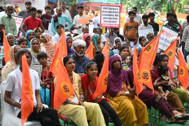 Hindu aktivistler (Hindu Samman Vakfı) 18 Ağustos 2024 tarihinde Hindistan 'ın Yeni Delhi kentinde Bangladeş' teki Jantar Mantar 'da zulüm gören Hindu azınlıklar için dayanışma eylemi düzenlediler. (Fotoğraf: Sonu Mehta / Hindustan Times