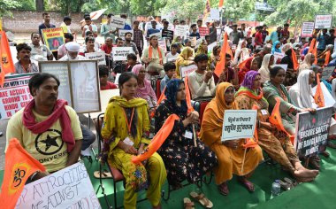 Hindu aktivistler (Hindu Samman Vakfı) 18 Ağustos 2024 tarihinde Hindistan 'ın Yeni Delhi kentinde Bangladeş' teki Jantar Mantar 'da zulüm gören Hindu azınlıklar için dayanışma eylemi düzenlediler. (Fotoğraf: Sonu Mehta / Hindustan Times