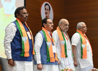 Birlik İçişleri Bakanı Amit Shah ve parti liderleri BJP Ulusal Ofis Taşıyıcıları ve Devlet Başkanları Toplantısı sırasında 17 Ağustos 2024 'te Yeni Delhi Hindistan' a geldiler.