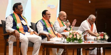 Birlik İçişleri Bakanı Amit Shah ve parti liderleri BJP Ulusal Ofis Taşıyıcıları ve Devlet Başkanları Toplantısı sırasında 17 Ağustos 2024 'te Yeni Delhi Hindistan' a geldiler.
