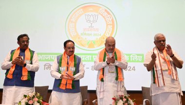 Sendika İçişleri Bakanı Amit Şah ve BJP Ulusal Başkanı JP Nadda ve parti Genel Sekreterleri Vinod Tawde ve B L Santhosh, BJP Ulusal Ofis Taşıyıcıları ve Devlet Başkanları Toplantısı sırasında üye gemisi Progamme 'yi başlattılar