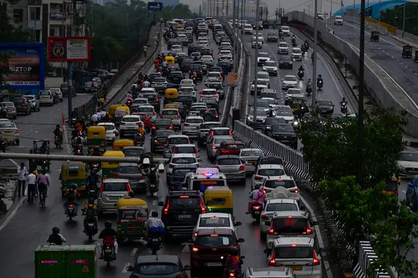 stock image A view of Traffic Jam at Laxmi Nagar to Mayur Vihar Road due to heavy rain and raksha bandhan festival on August 19, 2024 in New Delhi, India. Raksha Bandhan is a celebration of the unique bond between brothers and sisters. Tying of the Rakhi by sist