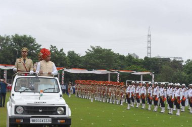 PWD ve Kamu Sağlığı ve Mühendislik Bakanı Dr. Banwari Lal, 15 Ağustos 2024 'te Hindistan' ın Gurugram kentinde, Rajiv chowk yakınlarındaki Tau Devi Lal Stadyumu 'nda düzenlenen 78. Bağımsızlık Günü kutlamalarında halka seslendi..