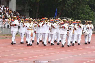 Sınır Güvenlik Gücü (BSF) bandosu, 15 Ağustos 2024 'te Hindistan' ın Gurugram kentinde, Rajiv Chowk yakınlarındaki Tau Devi Lal Stadyumu 'nda düzenlenen 78..