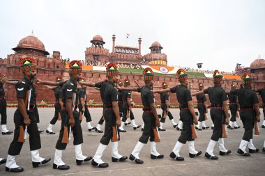15 Ağustos 2024 'te Hindistan' ın başkenti Yeni Delhi 'de, Kızıl Kale' de düzenlenen 78. Bağımsızlık Günü kutlamaları vesilesiyle Savunma personeli. Bu yılın Bağımsızlık Günü teması
