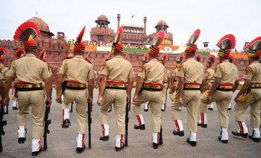 15 Ağustos 2024 'te Hindistan' ın başkenti Yeni Delhi 'de, Kızıl Kale' de düzenlenen 78. Bağımsızlık Günü kutlamaları vesilesiyle Savunma personeli. Bu yılın Bağımsızlık Günü teması