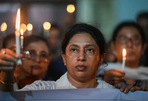 stock image Members of the Noida Bengali Cultural Association (NBCA) staged a candlelight protest at Noida Kali Bari Sector 26 on Wednesday night against alleged sexual assault and murder of  intern doctor at Kolkatas RG Kar Medical College, on August 15, 2024