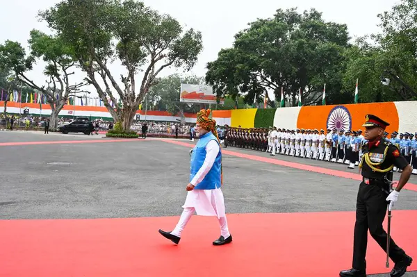 stock image Prime Minister Narendra Modi inspects a Guard of Honor on 78th Independence Day at the Red Fort, on August 15, 2024 in New Delhi, India. 