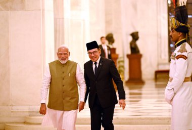 NEW DELHI, INDIA - AUGUST 20: Prime Minister Narendra Modi, left, welcomes his Malaysian counterpart Anwar Ibrahim upon his arrival at the Indian presidential palace during his ceremonial reception on August 20, 2024 in New Delhi, India. (Photo by Ar clipart