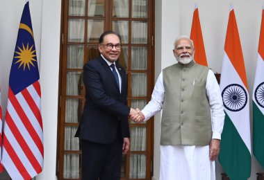  Başbakan Narendra Modi, 20 Ağustos 2024 'te Yeni Delhi Hindistan' da Hyderabad House 'da yapılacak heyet toplantısı öncesinde Malezyalı mevkidaşı Anwar İbrahim ile tokalaşıyor. Fotoğraf: Arvind Yadav / Hindustan Times 