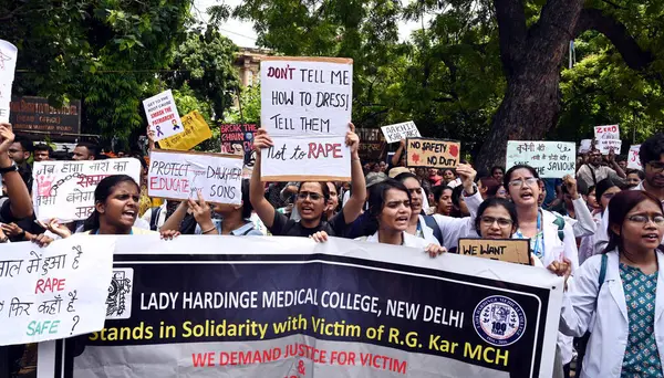 stock image NEW DELHI, INDIA - AUGUST 21: Doctors and students of Lady Hardinge Medical college take part in a protest over alleged sexual assault and murder of a postgraduate trainee doctor in Kolkata, at Jantar Mantar  on August 21, 2024 in New Delhi, India