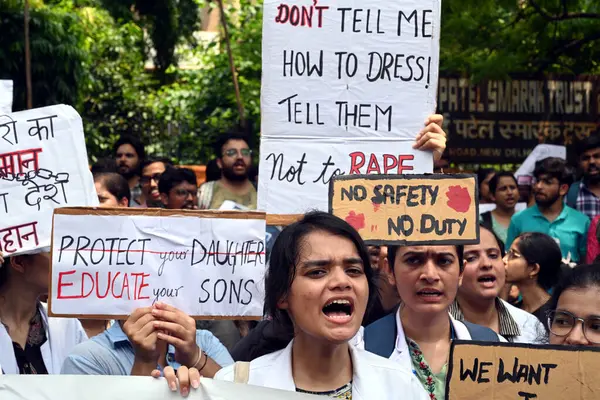 stock image NEW DELHI, INDIA - AUGUST 21: Doctors and students of Lady Hardinge Medical college take part in a protest over alleged sexual assault and murder of a postgraduate trainee doctor in Kolkata, at Jantar Mantar  on August 21, 2024 in New Delhi, India